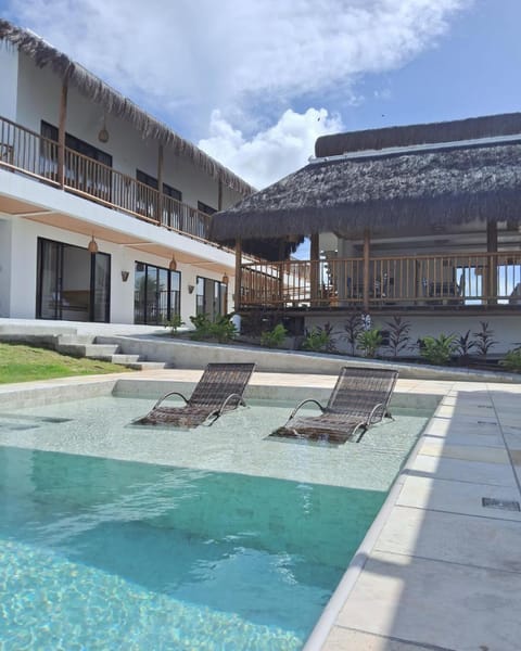 Property building, Patio, Day, Garden, Pool view, Swimming pool, sunbed