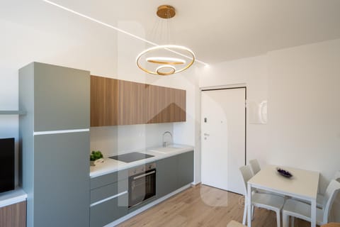 Kitchen or kitchenette, Dining area, oven, stove