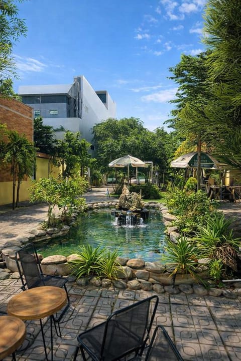 Day, Garden view