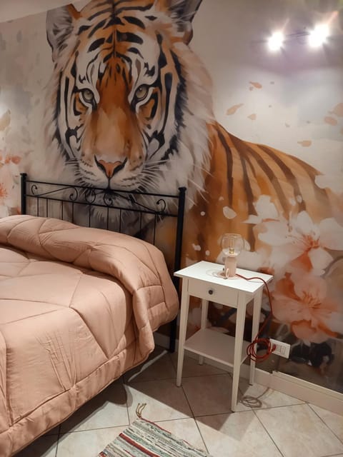 Bed, Photo of the whole room, Decorative detail, Bedroom, wardrobe, air conditioner