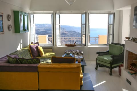 Natural landscape, Balcony/Terrace, Balcony/Terrace, Living room, Seating area, Mountain view, Sea view, Area and facilities, Area and facilities, Time of day, Location, fireplace, fireplace, heating, heating