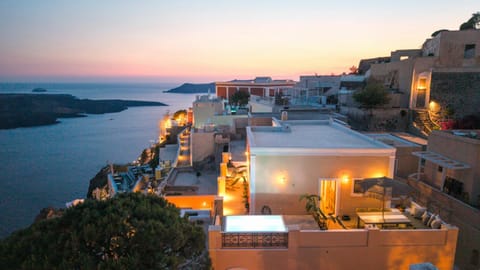Property building, Restaurant/places to eat, Night, Natural landscape, Summer, Hot Tub, Coffee/tea facilities, View (from property/room), Dining area, Pool view, Sea view, Street view, Breakfast, Lunch, Dinner, Location, Sunset, Quiet street view