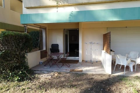 studio Villeneuve-lès-Avignon terrasses sous les pins Apartment in Villeneuve-lès-Avignon