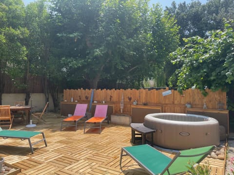 Patio, Hot Tub, Spa and wellness centre/facilities