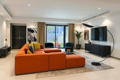 TV and multimedia, Living room, Seating area, Evening entertainment