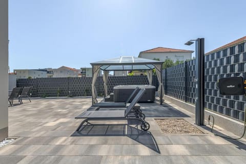 Patio, Day, Hot Tub, Hot Tub, sunbed