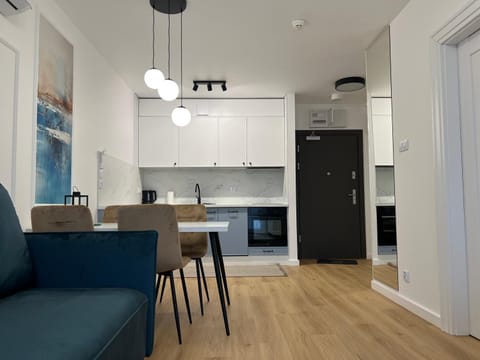 Kitchen or kitchenette, Living room, Seating area, Dining area