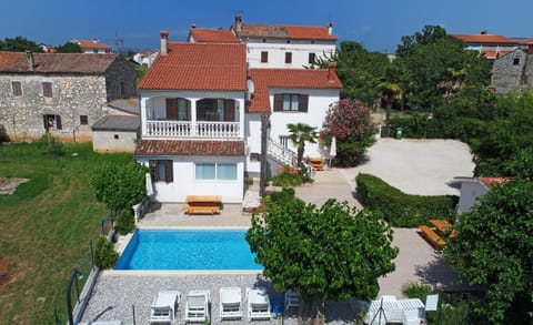 Bird's eye view, Pool view
