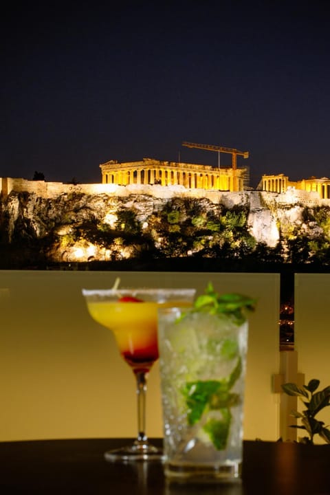 Restaurant/places to eat, Balcony/Terrace, City view