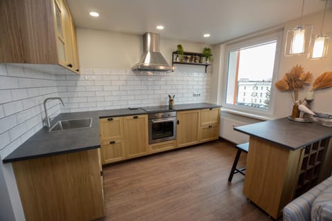 Kitchen or kitchenette, Dining area, dishwasher