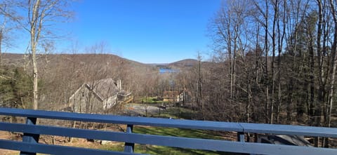 Santa Fe Getaway- Pet friendly 5 bedroom with Hot Tub and Pool Table House in Deep Creek Lake