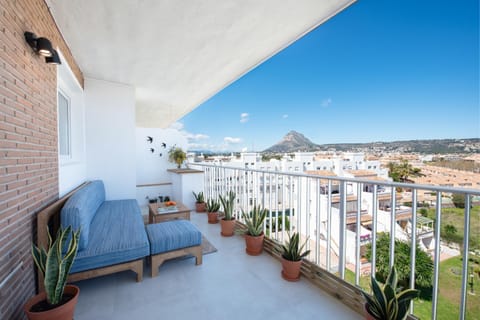 View (from property/room), Balcony/Terrace, Mountain view