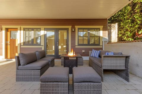 Charming Luxury Home near DT and Lonsdale Quay House in North Vancouver