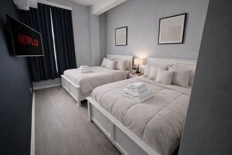 Bed, TV and multimedia, Bedroom, towels