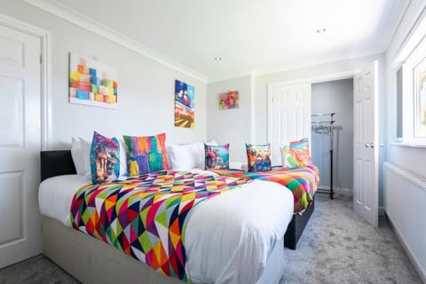 Photo of the whole room, Bedroom