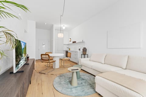 TV and multimedia, Kitchen or kitchenette, Living room, Seating area, Dining area