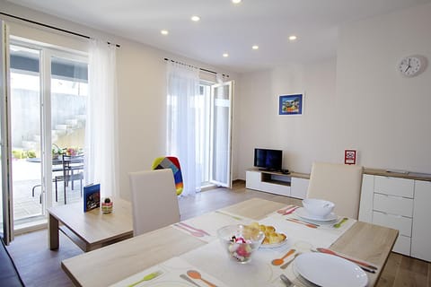 Living room, Dining area