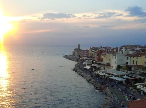 Piran great terrace facing sea ! Apartment in Piran