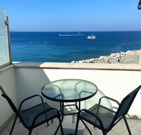 Piran great terrace facing sea ! Apartment in Piran