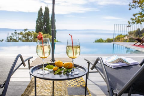 Property building, Balcony/Terrace, Area and facilities