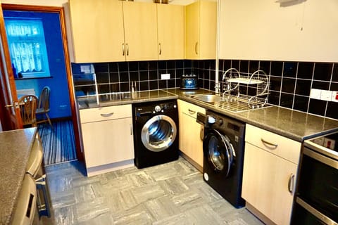 Kitchen or kitchenette, oven, toaster, washing machine, dryer