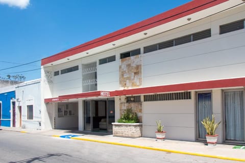 Property building, Facade/entrance, Day, Street view