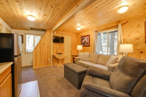 Hike, Ski and Sip Arnold Cabin 4 Mi to State Park! Cabin in Arnold