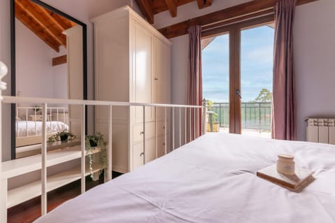 Natural landscape, Balcony/Terrace, Photo of the whole room, Bedroom, wardrobe