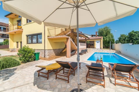Property building, Patio, Swimming pool, Swimming pool