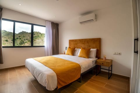 Bed, Photo of the whole room, Bedroom, air conditioner