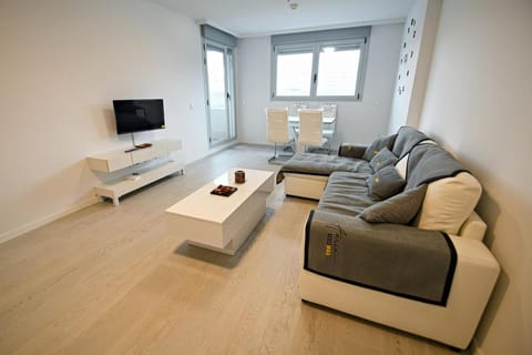 Communal lounge/ TV room, TV and multimedia, Living room, Seating area, Evening entertainment