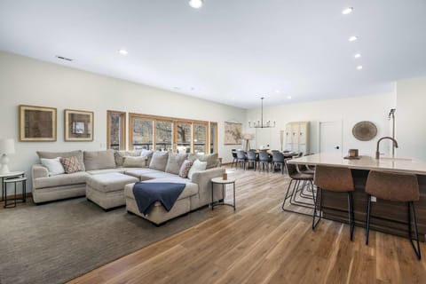 Bearcat Bungalows - Two Homes One Rental - Sleeps 22 House in Lake of the Ozarks