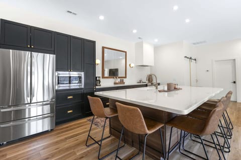 Big Bear Bungalow - Stay Waterfront to Lake of the Ozark House in Lake of the Ozarks