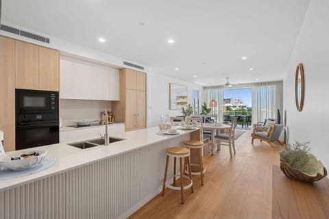 Kitchen or kitchenette, Seating area