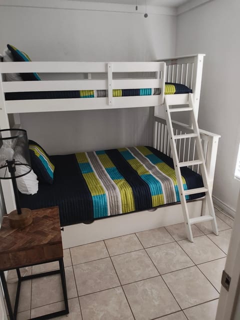 Short Walk to Beach 1 House in South Padre Island