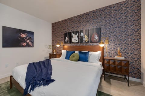 Hyve - Cowgirl Twirl - Walk to Broadway House in The Gulch