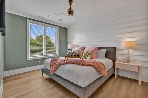 Resonant - 2 Townhomes - 2 Private Rooftop Decks House in Berry Hill