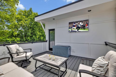 Resonant - 2 Townhomes - 2 Private Rooftop Decks House in Berry Hill