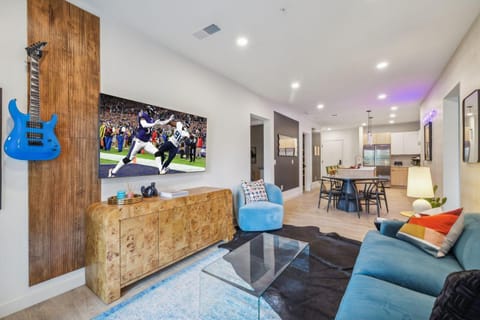 Hyve - Harmony Strum - Walk to Broadway - Pool & Gym House in The Gulch