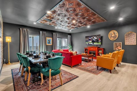 Hyve - Tropical Penthouse - Pool & Gym House in The Gulch