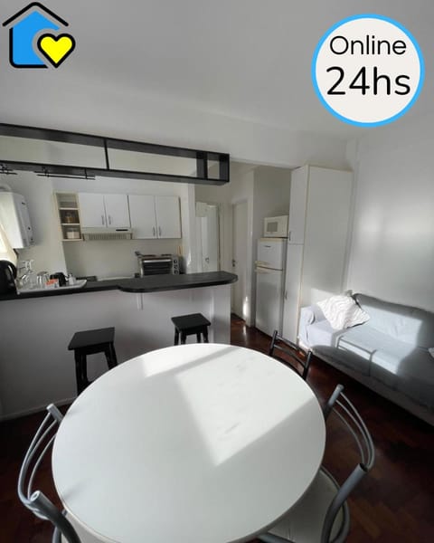 Kitchen or kitchenette, Living room, Seating area, Dining area, oven