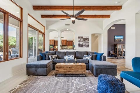 Sunrise Retreat - Backyard Oasis - Beautiful Views House in Fountain Hills