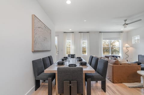 Aurora-Private Deck-9 Mins to Broadway House in East Nashville