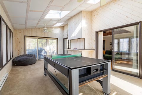Game Room Fire Pit Dog Friendly House in Tobyhanna