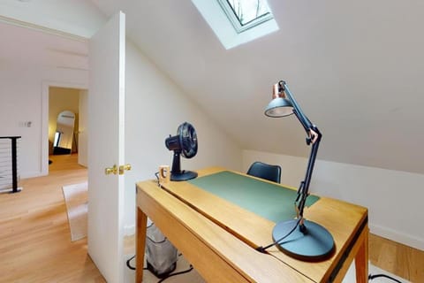 Sage Grove Sanctuary 3BD Hot Tub Fire Pit House in Stroud Township