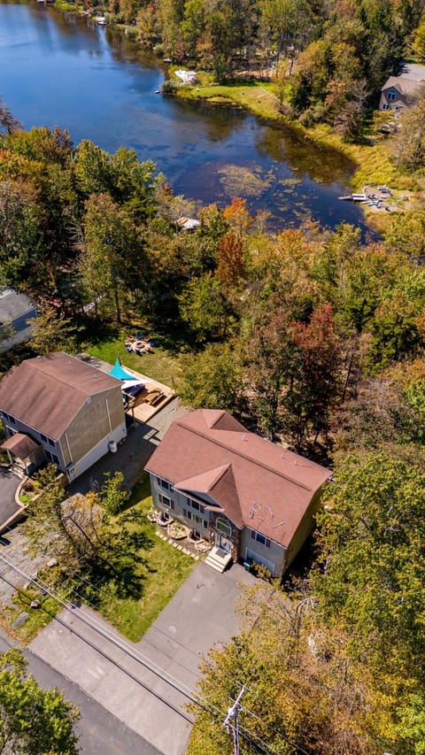 Lakeside Haven 5 BDR Fire Pit Pet Friendly House in Coolbaugh Township