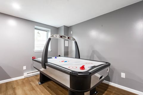 Lakeside Haven 5 BDR Fire Pit Pet Friendly House in Coolbaugh Township