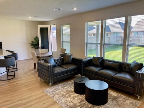 Spacious 3BR with Loft and Patio House in Cypress