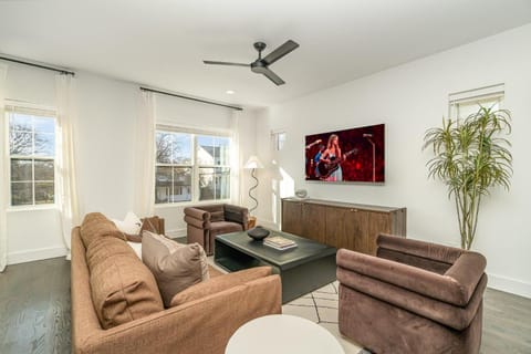 Sunspire-Private Deck-In East Nashville House in East Nashville