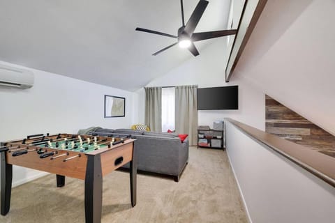 Cozy 3 BR Game Area Fire Pit House in Stroud Township